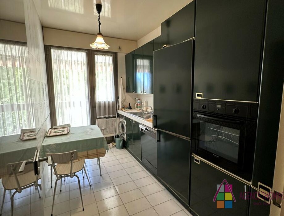 À VENDRE – LE PARK PALACE - SPACIEUX 2 PIECES A RENOVER