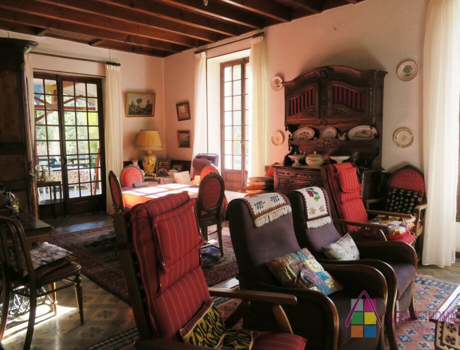 Maison Familiale avec Terrain et Vue Panoramique - Opportunité Unique