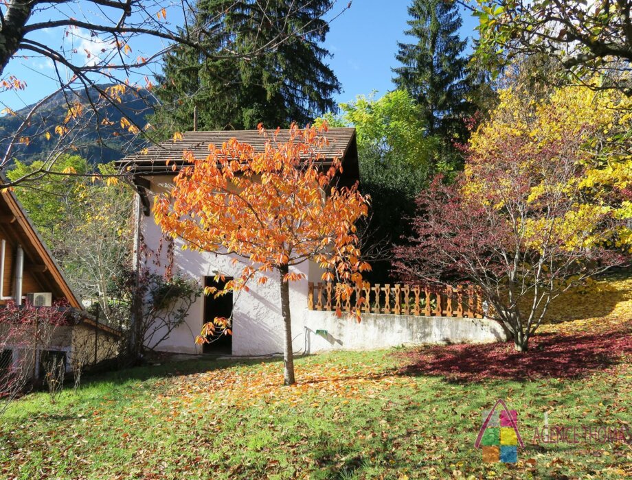 Maison Familiale avec Terrain et Vue Panoramique - Opportunité Unique