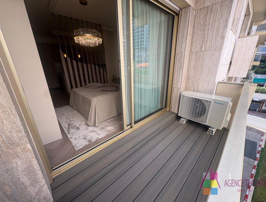 Élégant studio clé en main avec balcon et aperçu mer
