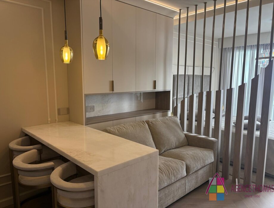 Élégant studio clé en main avec balcon et aperçu mer