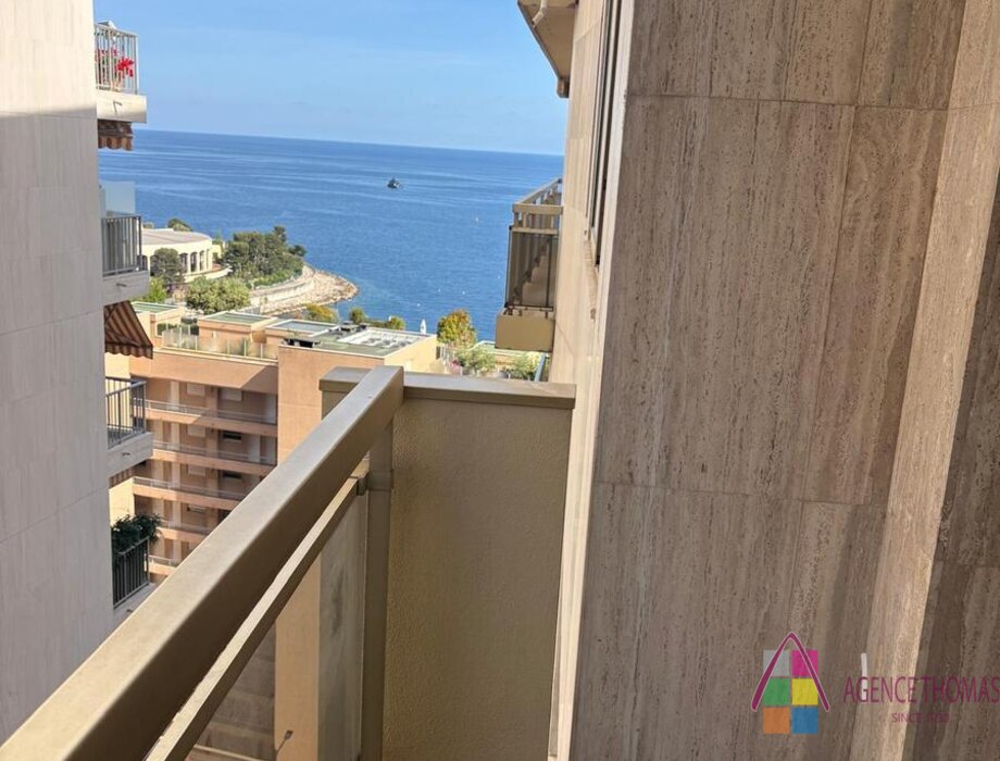 Élégant studio clé en main avec balcon et aperçu mer